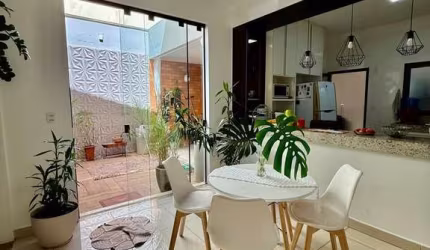 Casa à Venda no Condomínio Boungaville – 4 Quartos, 180m²