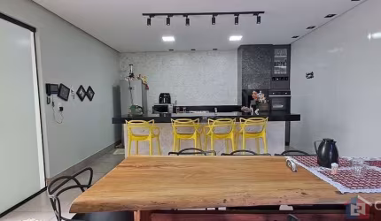 Casa com 3 quartos à venda na Rua Luzia Gonçalves de Souza, Residencial Barreiro, Patos de Minas, 253 m2 por R$ 400.000