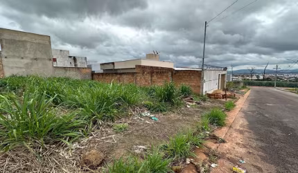 Lote de 210m² à Venda no Bairro Afonso Queiroz – Próximo à Mata do Catingueiro, Patos de Minas