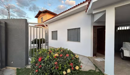 Aluguel de Casa no Bairro Lagoinha/Jardim América em Patos de Minas – 4 Quartos com Suíte