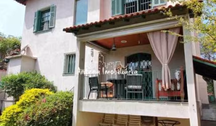 Casa com 03 dormitórios no Bairro Pacaembu - Cód.: 10769