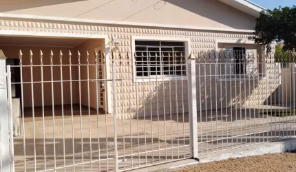 Ótima Casa Térrea reformada, para venda.