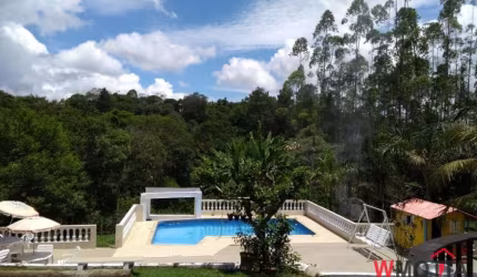 Chácara de luxo à venda em Cézar de Souza, Mogi das Cruzes-SP: 6 quartos, 2 salas e 600m² de área!