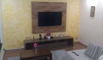 Imperdível: Casa à venda em Mogi das Cruzes-SP, Vila Santana! 3 quartos, 1 suíte, 2 salas, 2 banheiros, 4 vagas, 170m².