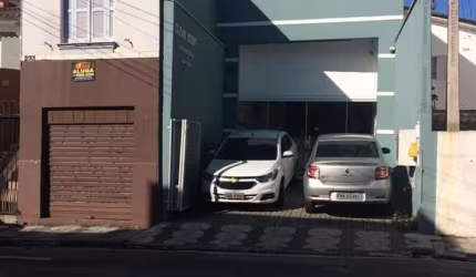 Salão Comercial à Venda no Centro de Mogi das Cruzes-SP: 2 Banheiros, 2 Vagas e 180m² de Área