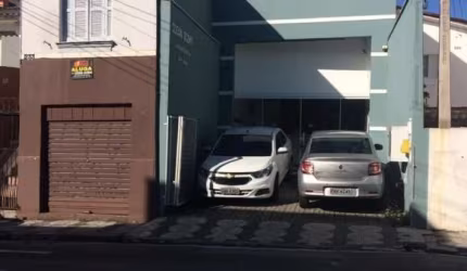 Salão Comercial à Venda no Centro de Mogi das Cruzes-SP: 2 Banheiros, 2 Vagas e 180m² de Área