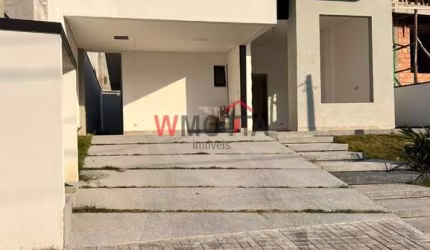 Cassa térrea à venda em condomínio de alto padrão em Mogi das Cruzes! 3 suítes, 3 salas e 150m²
