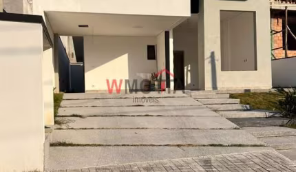 Cassa térrea à venda em condomínio de alto padrão em Mogi das Cruzes! 3 suítes, 3 salas e 150m²