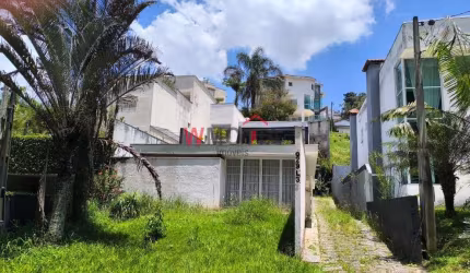 Casa em Condomínio de Luxo no Parque dos Lagos em Mogi das Cruzes-SP: 2 Quartos, 1 Suíte com hidromassagem, 1 Sala, 3 Banheiros. Venda ou Locação!