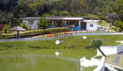 Sitio à venda em localização privilegiada: 3 quartos, 1 suíte, 1 sala, 4 banheiros, 5 vagas de garagem, 150.000 m² de área.
