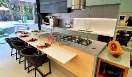 Imperdível! Casa em condomínio de luxo em Bertioga, São Lourenço, com 5 quartos, 5 suítes, 2 salas, 4 vagas e 460m². Aproveite!