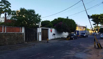 Casa Comercial para Venda em Salvador, Pituba, 4 dormitórios, 1 suíte, 3 banheiros, 2 vagas