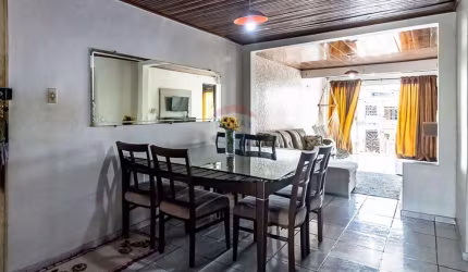 Casa na Avenida Stélio Maroja 203