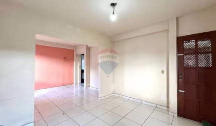 Casa à venda na Marambaia com 02 quartos.