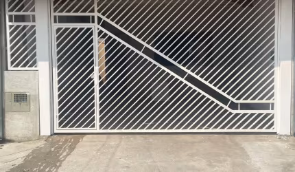Belo sobrado novo com 3 dorms no Bosque dos Eucaliptos