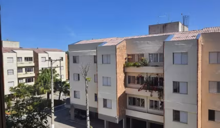 Belo apartamento reformado no Parque industrial
