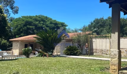 Chácara / sítio com 4 quartos à venda na Jacira Fonteneli da Silva, 250, Vila Caetano, Taubaté por R$ 725.000