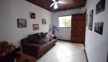 Casa com 3 quartos à venda na Nicanor Barros Vieira, 26, Parque Aeroporto, Taubaté por R$ 320.000