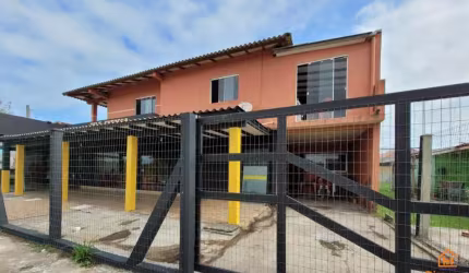 Excelente Residência com espaço comercial integrado
