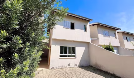 Casa à venda em Condomínio Village Atibaia/SP - Jd Colonial, por R$450.000!