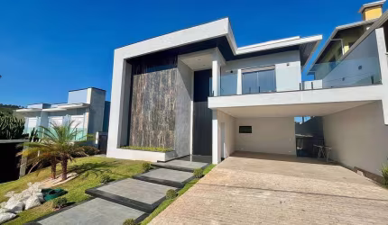 Casa à venda com 4 Suítes em Condomínio Fechado - Tanque, Atibaia/SP!