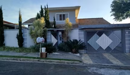 Casa à venda com 4 suítes em Atibaia/SP - Bairro Nobre - Jd Itaperi!