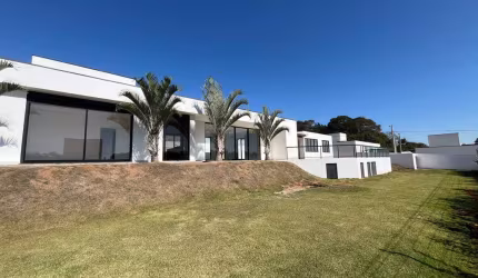 Casa à Venda em Atibaia c/ 3 Suítes - Condomínio Fechado Recanto Tranquilo!