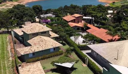 Chácara Exclusiva em Piracaia/SP - Condomínio com Acesso à Represa!