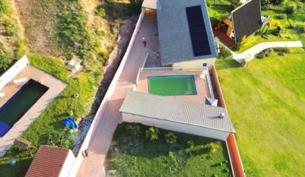 Casa à venda em Atibaia - Bairro Nobre aos Pés da Pedra Grande!