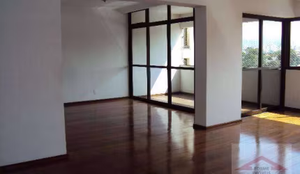 Apartamento,   220 m2, 4 dormitórios.