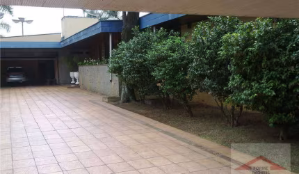 Casa com  terreno de 1700 m2 de esquina, no Jd. Brasil, construção 690 m² por R$ 2.700.000 - Jardim Brasil - Jundiaí/SP