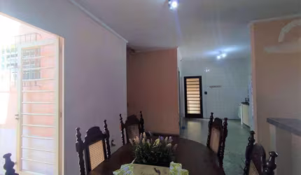 Casa térrea a venda, com edícula no Jardim do Trevo em Campinas-SP