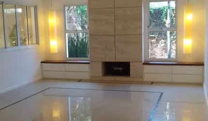 Casa sobrado disponível para locação no Alphaville Campinas -SP