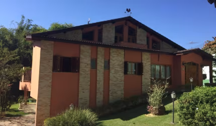 LINDA CASA PRÓXIMO AO THE SQUARE E DONA DEOLA