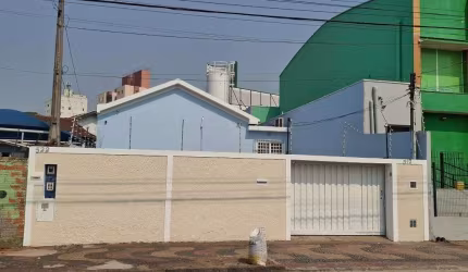 Casa com 2 dormitórios para alugar, 125 m² por R$ 4.760,00/mês - Centro - Valinhos/SP