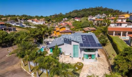 Imponente casa de condomínio à venda em Vinhedo-SP, bairro Santa Cândida: 4 quartos, 3 suítes, 3 salas, 5 banheiros, 5 vagas, 436,84m².