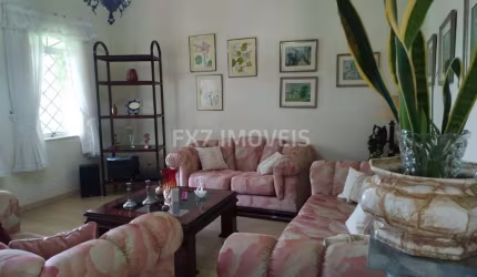 Casa à venda em Campinas-SP, no bairro Joaquim Egídio, com 3 quartos, 1 suíte, 3 salas, 2 banheiros e 180m² de área.
