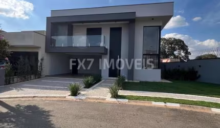 Casa de Condomínio de Luxo em Valinhos-SP  3 suítes, 3 salas, 4 banheiros, 4 vagas de garagem  230m²  Jardim Alto da Colina