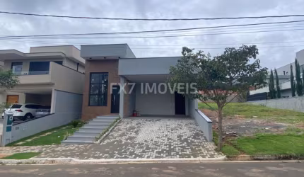 Casa à venda em condomínio fechado em Valinhos-SP