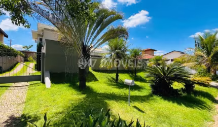 Casa no Alphaville Campinas com 2 suítes no piso térreo e 2 quartos no piso superior.