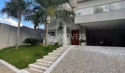 Sobrado com 3 Suites no Swiss Park