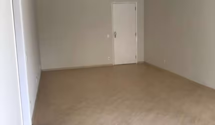 Apartamento com 142m2 no Edifi­cio São Lourenço da Mata em Campinas.
