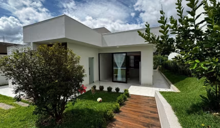 Linda casa em condominio por R$ 1.950.000,00