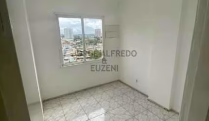 Apartamento com 2 quartos à venda na Avenida Marechal Floriano Peixoto, Centro, Nova Iguaçu, 57 m2 por R$ 180.000