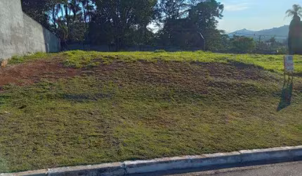 Terreno no condomínio Lago do Sol Cotia