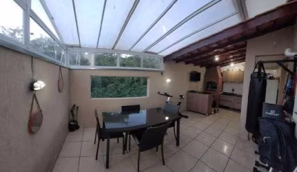 Casa á venda de 3 dormitórios em Cotia