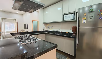 Casa para Venda em Atibaia, Nova Atibaia, 2 dormitórios, 2 suítes, 3 banheiros, 3 vagas