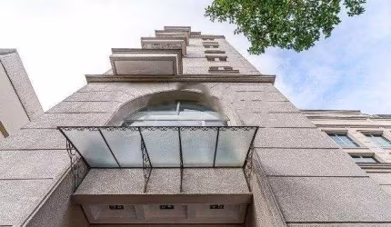 Loft duplex mobiliado no Moinhos Loft – o privilégio de viver no último andar da Rua Mais Charmosa de Porto Alegre.