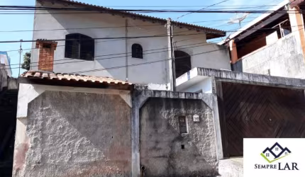 SOBRADO COM 2 DORMITÓRIOS (1 SUITE), COM CHURRASQUEIRA E 2 VAGAS DE GARAGEM COBERTAS