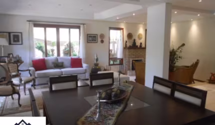 CASA DE 4 SUITES (2 COM CLOSET), SALA 3 AMBIENTES, CHURRASQUEIRA, PISCINA E 4 VAGAS